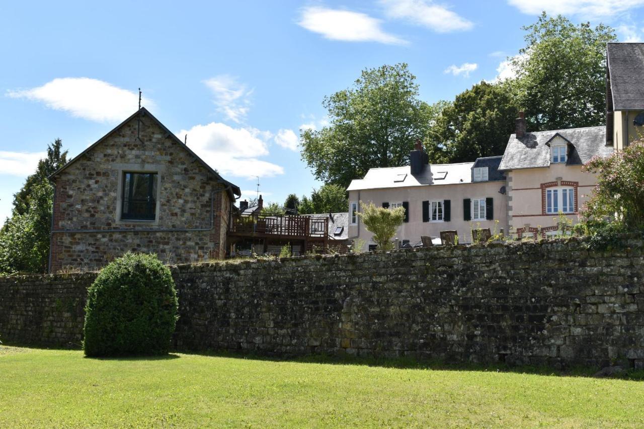 Gites In Le Neufbourg -Mortain Exterior foto