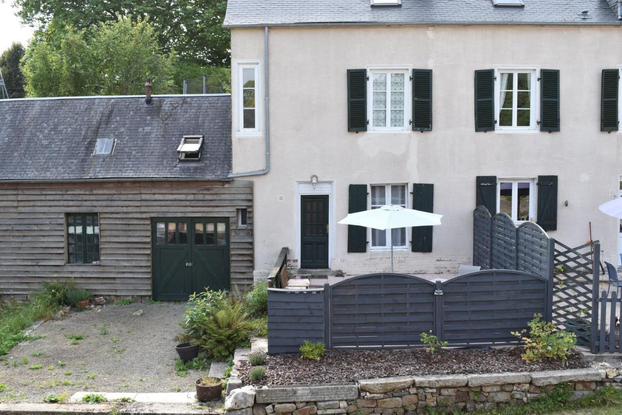 Gites In Le Neufbourg -Mortain Exterior foto